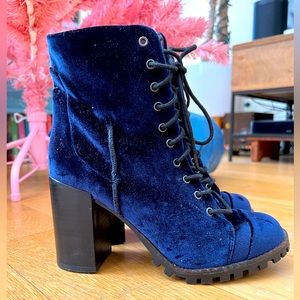 NWOT Report Signature velvet booties